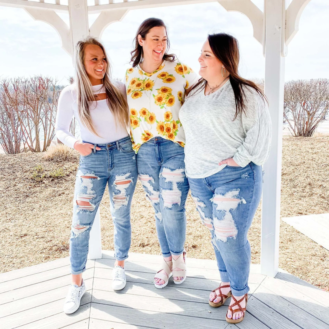 Women Ripped Denim Jeans Artisio