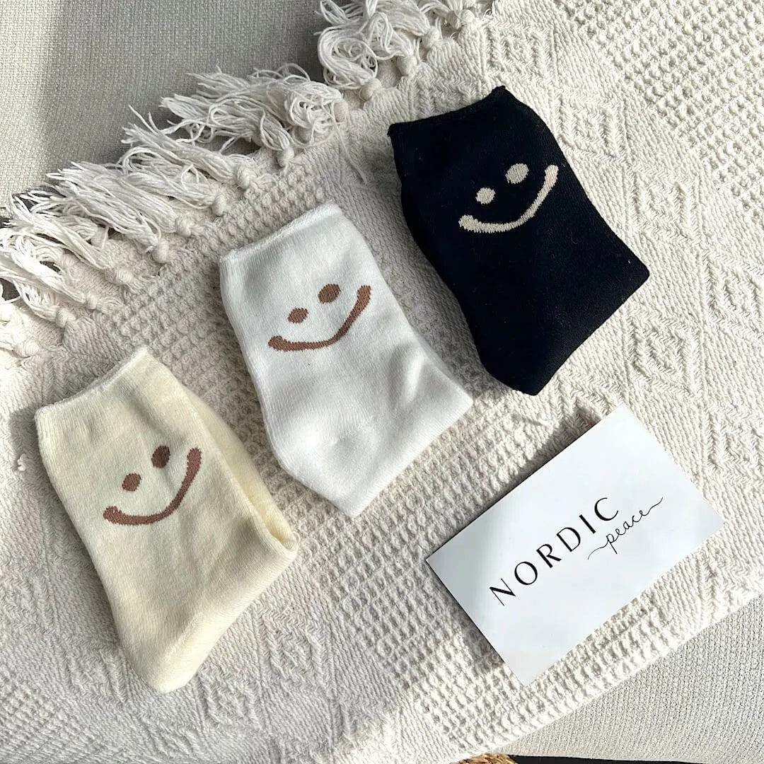 Women's Happy Face Ankle Socks Artisio