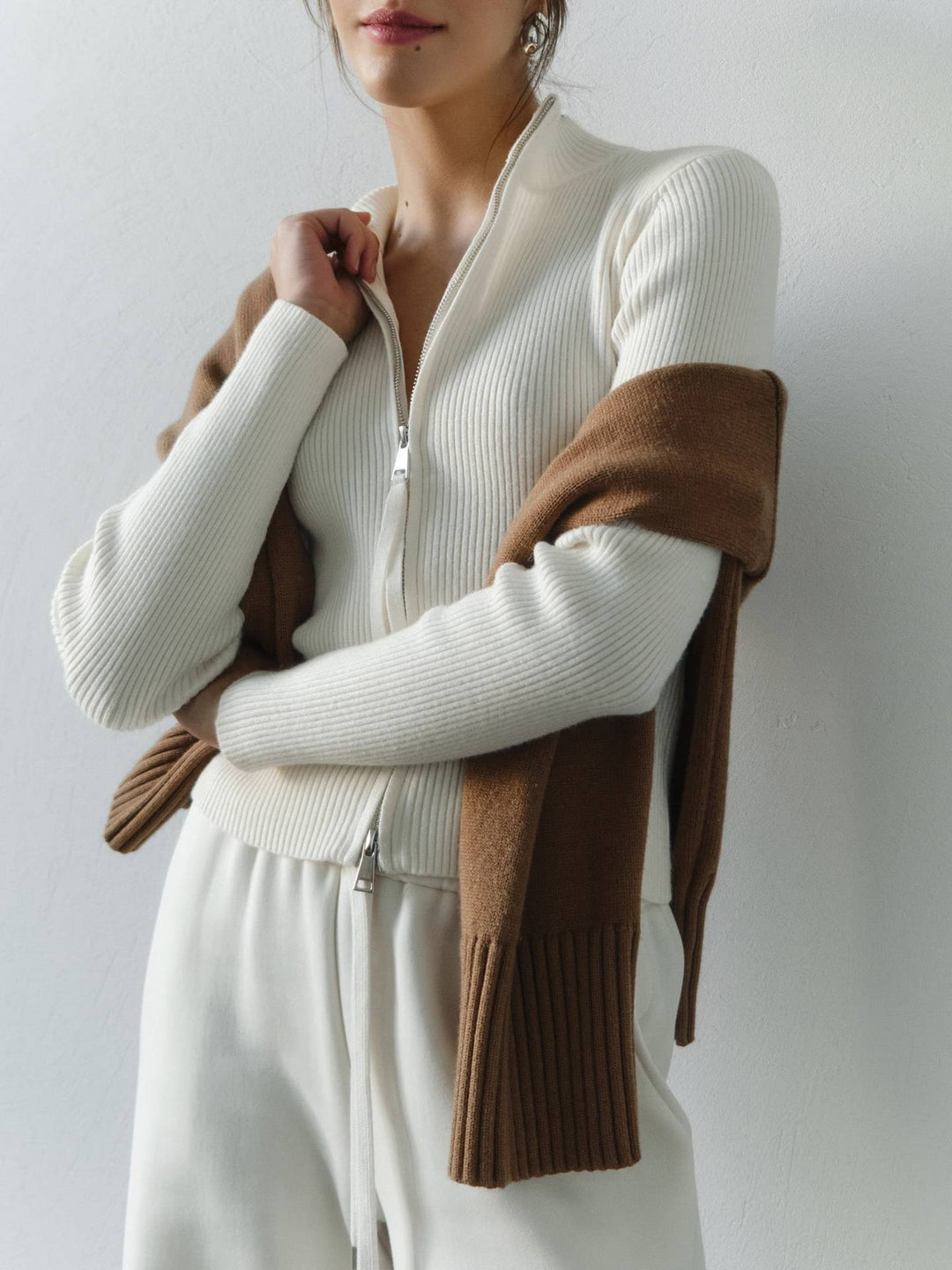 Artisio | Women Modern Zip Sweater