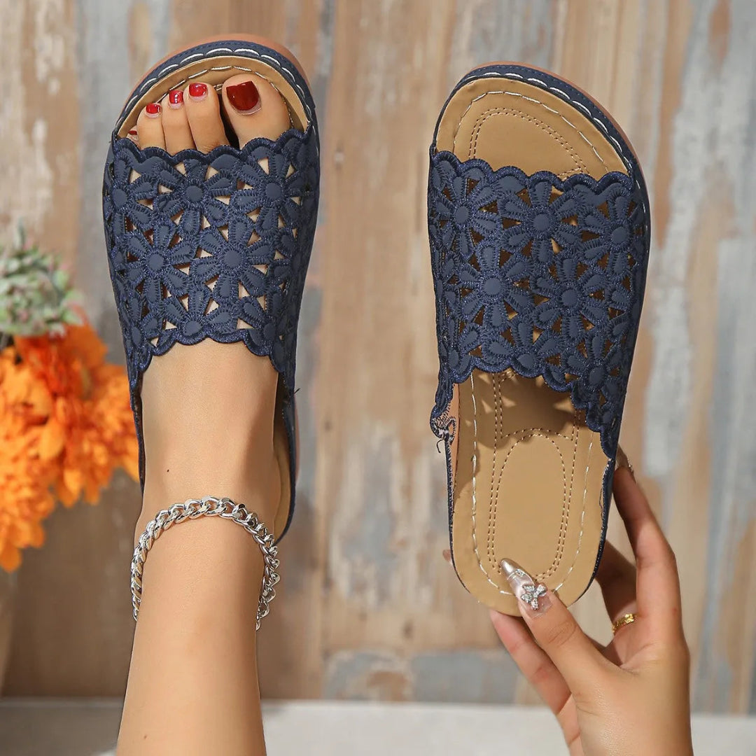 Flor Floral Cut-Out Low-Heel Sandals Artisio