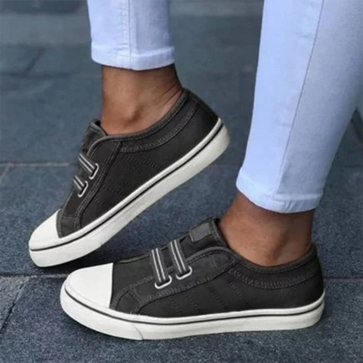 Women Low Top Comfort Canvas Shoes Artisio
