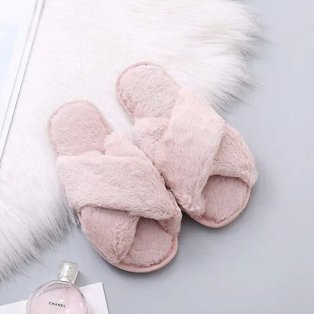 Women’s Fluffy Cross Band Slippers Artisio